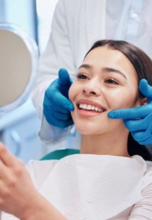 a patient near Farmer’s Branch smiling after repairing teeth 