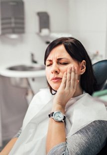 a patient needing emergency dentistry near Farmer’s Branch