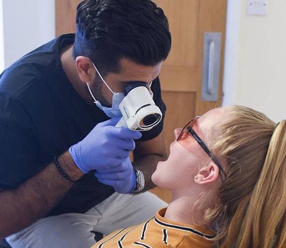 Patient receiving oral cancer screening